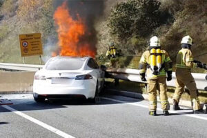 Baterije e-vozila opasnost za spasioce poslije nesreće