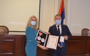 “Medalja zasluga za narod”: Šeranić uručio odlikovanja za 30 Domova zdravlja u Srpskoj