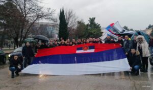 Slavili okićeni zastavama: U Trebinju defile automobila u čast Dana Republike Srpske