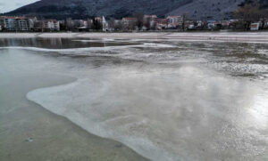 Trebinje se probudilo na minus četiri: Najveće kupalište u gradu pod ledom zbog hladnoće