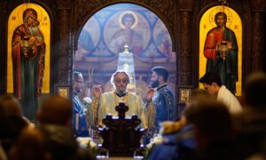 Badnje veče u Banjaluci: Episkop Jefrem služi u Hramu Hrista Spasitelja