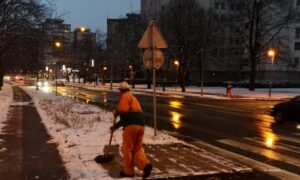 Snijeg “obojio” Banjaluku: Zimske službe i prošle noći imale pune ruke posla