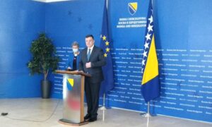 EU komesar u Sarajevu: BiH spremna da bude partner, a ne talac migrantske krize