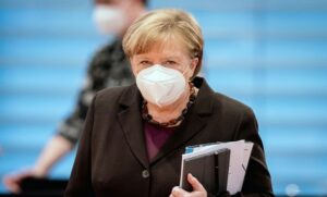 Angela Merkel zabrinuta: Postoji rizik od mutiranih sojeva korone, uvesti policijski čas