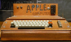 I to onaj sa drvenim kućištem: Na prodaju prvi Apple računar, cijena nevjerovatna