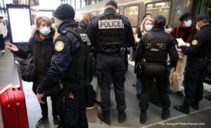 Haos u metrou: Napadač nožem isjekao ljude VIDEO