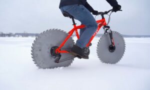 Umjesto točkova testere na biciklu: Sjajno rješenje u slučaju da planetom zavlada “duga zima”