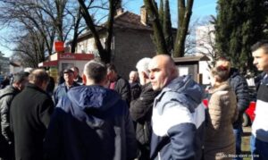 Bilećani protestovali zbog puštanja na slobodu osumnjičenog za otmicu i napad na sugrađanina