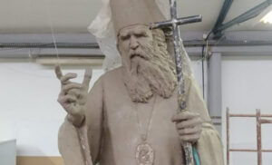 Statua u bronzi visoka 4,2 metra: Banjalučki vajar izvajao kip mitropolita Amfilohija