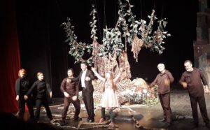 U Dječijem pozorištu premijerno odigrana predstava “Djevojčica i drvo”