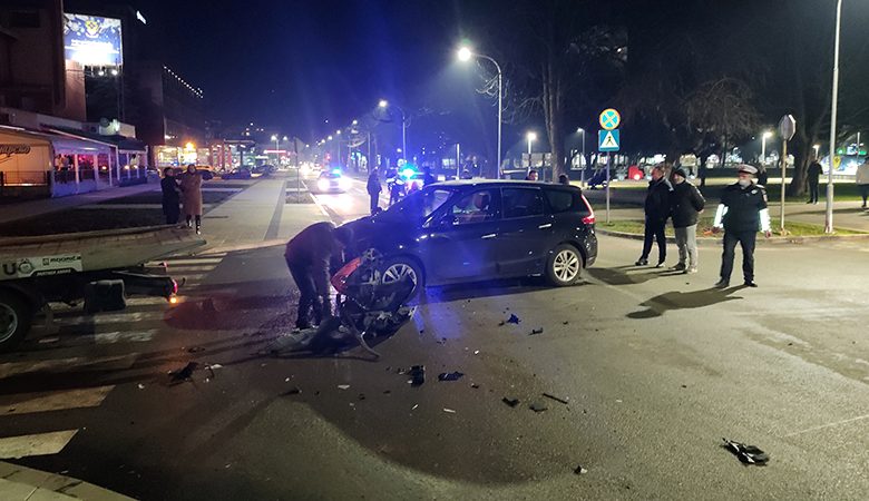 Sudar u Doboju: Pet auta uništeno, dva lica na pregledu