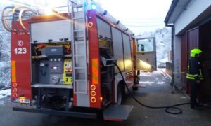 Buktinja na rano jutro: Vatrogasci gasili požar u banjalučkom Domu Rada Vranješević FOTO