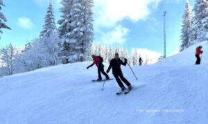 Stanivuković zamjerao drugima, pa stao na skije: Bez kamere ni na odmor VIDEO