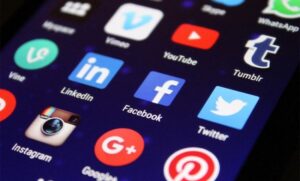 Studija potvrdila: Koje društvene mreže promovišu diskriminaciju