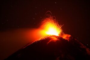 Proradio vulkan Etna, lava šiklja na sve strane VIDEO / FOTO
