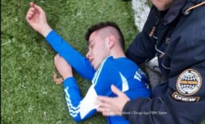 Stravične scene na utakmici u Gračanici: Mladi fudbaler ostao da leži bez svijesti