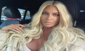 Pjevačica od stila! Jelena Karleuša plijeni pažnju čak i zakopčana do grla FOTO