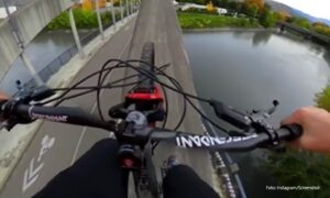 Ledi krv u žilama: Kaskader snimao kako biciklom ide preko luka mosta VIDEO