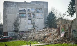 Uređenje centra grada: Uklanjanje građevinskog otpada sa lokacije bivšeg kina “Kozara”