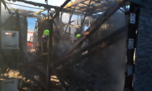 Komšija primijetio da je izbio plamen: Eksplozija napravila krater na kući u Banjaluci