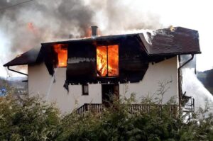 Vatrogasci objavili: Kako je stravičan požar progutao kuću nadomak Banjaluke FOTO/VIDEO