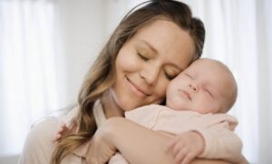 Više nije majka nego rađajući roditelj: Bolnica naredila da se koriste rodno neutralni termini