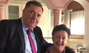 Ovako je Dodik pjevao sa majkom: “Iako je ljudina, u njenom srcu još je dijete” VIDEO