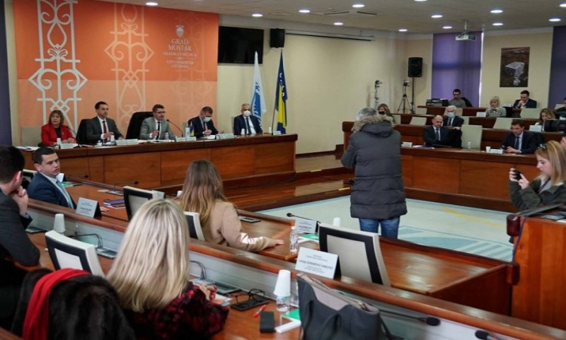 Nakon stominutne pauze – prekid: Mostar bez gradonačelnika, nastavak sjednice odgođen