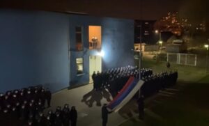 Himna za kraj: Evo kako budući policajci Srpske završavaju dan VIDEO