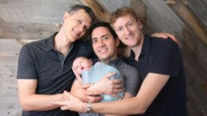 Prvi put u istoriji: Imena trojice muškaraca upisana na rodni list bebe