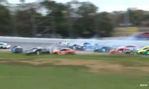 Rijetko viđen lančani sudar na čuvenoj trci NASCAR-a VIDEO
