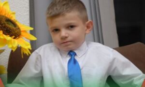 Mali Petar “upisao” još jednu pobjedu! Dječak uspješno operisan, nastavlja borbu sa rakom