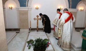 SPC dobila 46. poglavara u istoriji: Porfirije posjetio grob upokojenog patrijarha Irineja