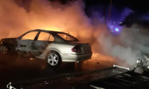 Vlasnik Auto kuće ne sumnja ni na koga: Vatra progutala sedam vozila, šteta veća od 100.000 KM