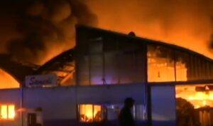 Teška noć u industrijskoj zoni u Valjevu, izgorjele dvije fabrike VIDEO