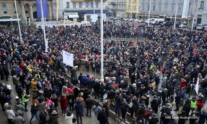 “Dosta nam je nepravde”: Hiljade preduzetnika sa ulice poručili da žele da rade