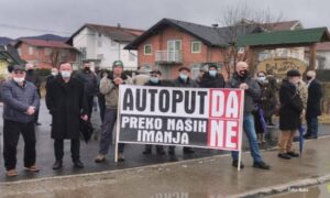 “Autoput da, preko naših imanja ne”: Protest mještana zbog trase Banjaluka – Prijedor