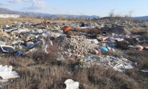 Baca ko šta stigne! Ljudi u ovom dijelu BiH ne mogu da dišu od smrada smeća