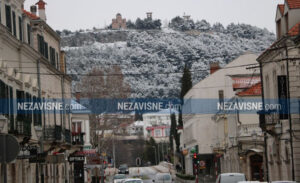 Veju, veju pahulje… Snijeg i minus na jugu Srpske, komunalci vrijedni od ranog jutra