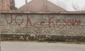 Uznemireni građani alarmirali policiju: U blizini spomenika osvanuo grafit “UČK Kosovo”