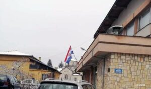 Broćeta istakao da vrijeđa Srbe: Neustavna zastava Herceg-Bosne na zgradi drvarske policije