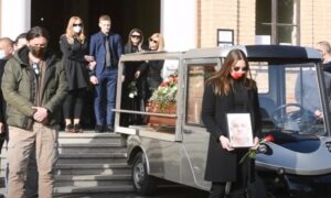 “Srce mi se steže”: Tuga na sahrani legendarnog Sarača, rođenog Banjalučanina