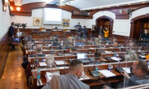 Uz galamu i tenzije prekinuta Skupština Banjaluke: Budžet ostavljen za sutra