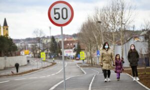 Nova banjalučka saobraćajnica: Nasred biciklističke staze saobraćajni znak