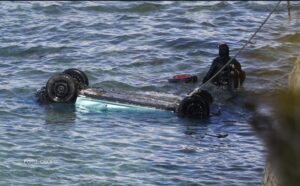 Automobil sletio u more: Poginuo muškarac, za drugom osobom se traga
