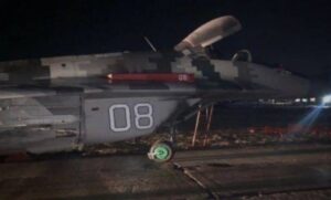 Nesvakidašnja nesreća: Pijan se automobilom zabio u MiG-29 FOTO