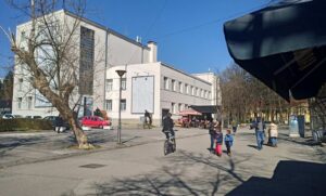 Banjaluka “okupana” suncem: Konji šetali Gospodskom ulicom, mališani vrištali od sreće FOTO