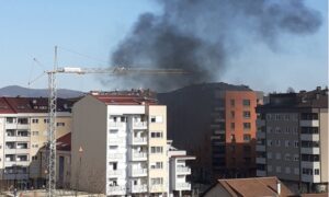 Epilog buktinje u Banjaluci: Gorio “pežo”, a od požara oštećena još dva vozila