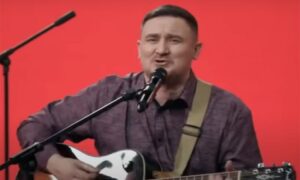 “Naučiću vas redu”: Izbačena bjeloruska pjesma sa Eurosonga VIDEO