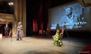 “Zbogom, veliki glumče”: Održana komemoracija Borisu Komneniću